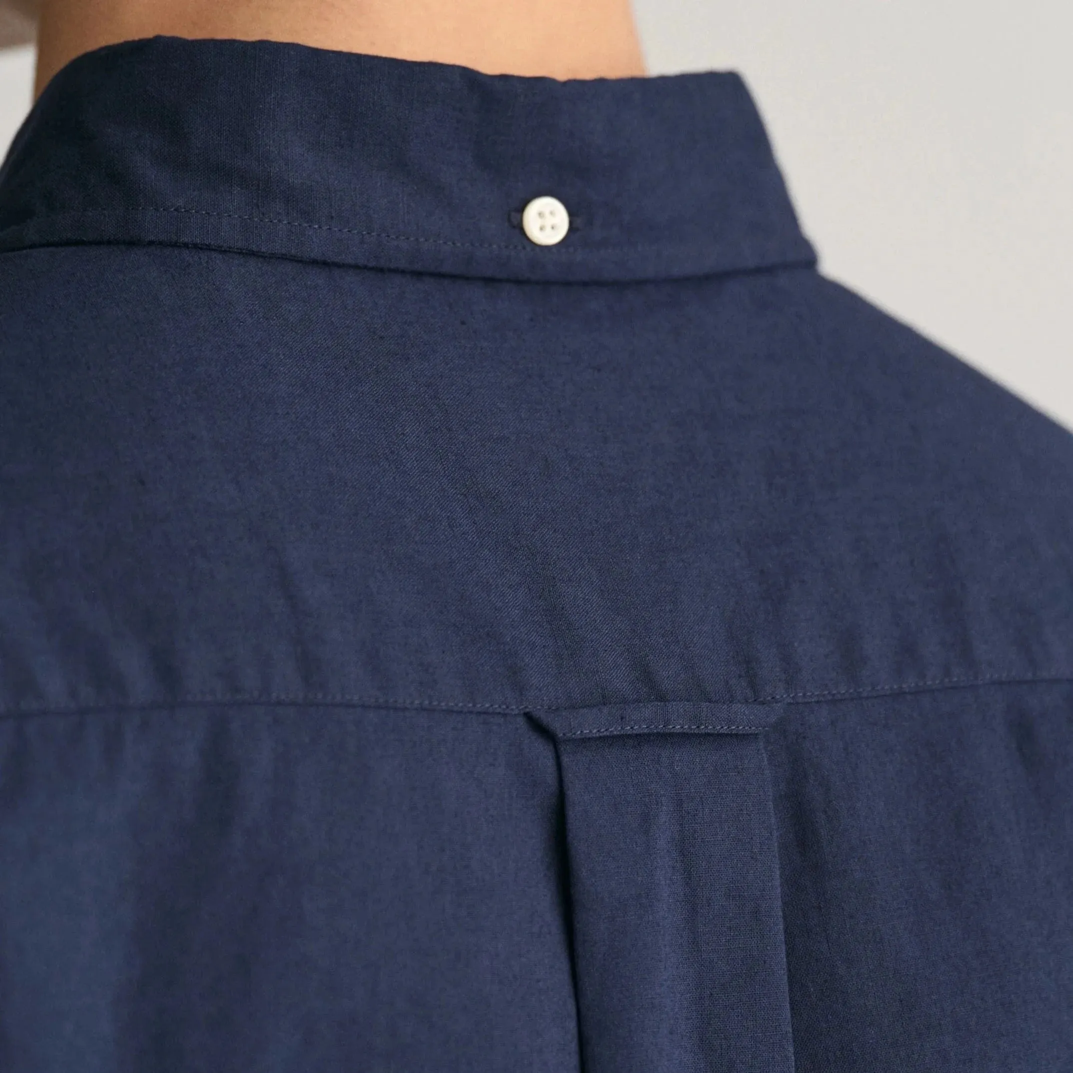 GANT Regular Fit Cotton Linen Short Sleeve Shirt in Evening Blue