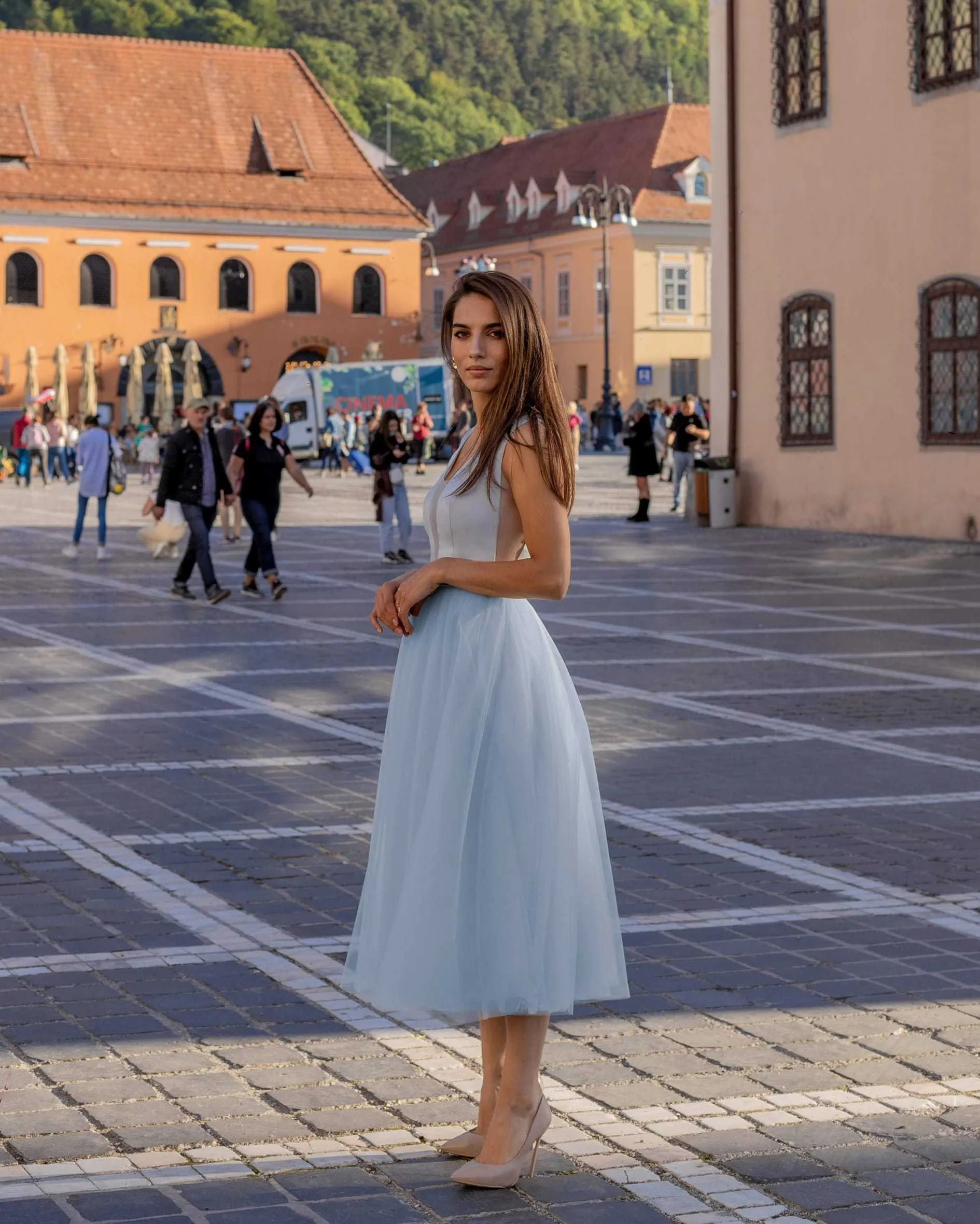 Rochie de ocazie midi cu decolteu si snur