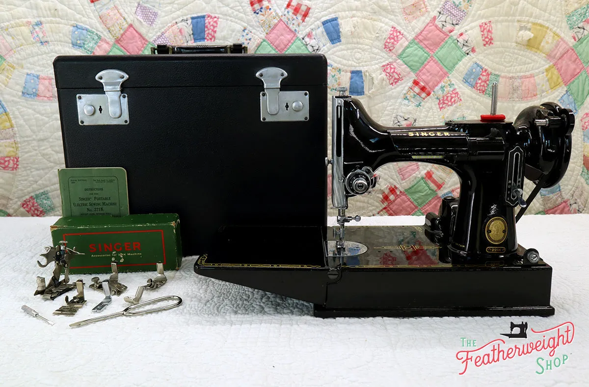 Singer Featherweight 221K Sewing Machine EL539***