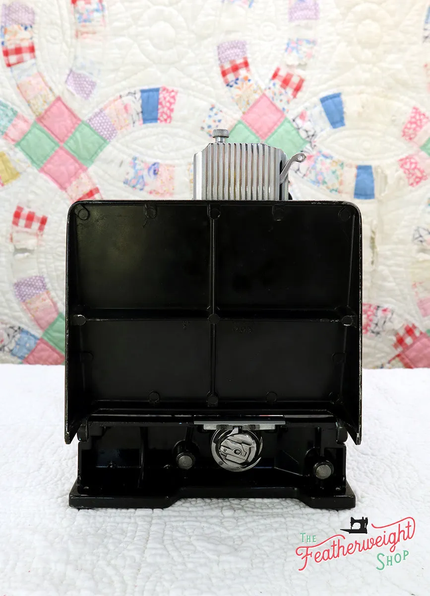 Singer Featherweight 221K Sewing Machine EL539***