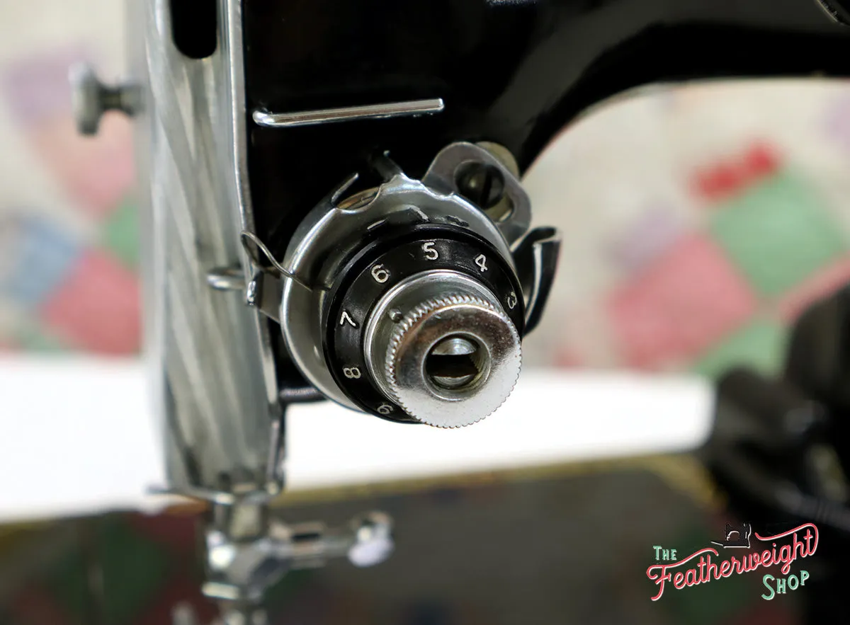 Singer Featherweight 221K Sewing Machine EL539***