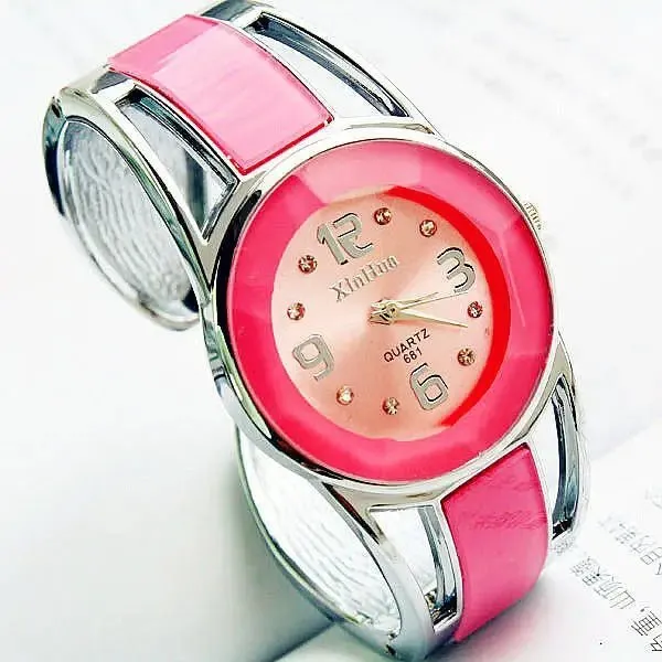 Stylish Ladies Bracelet Watch with Quartz Movement & Trendy Colors